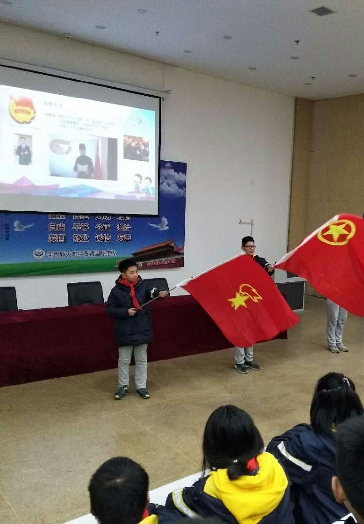 光榮入團，積極表率